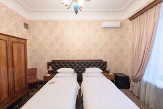 Гостиница Исторический Отель Советский Москва Стандартный двухместный номер с 2 отдельными кроватями-1